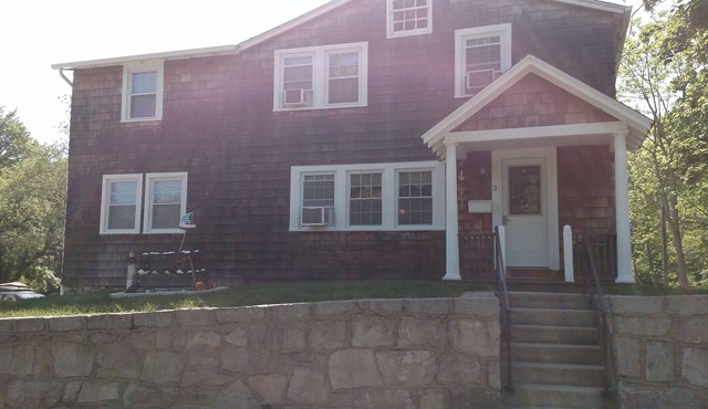 Mystic Home perfect for families- Easy walk to downtown. .