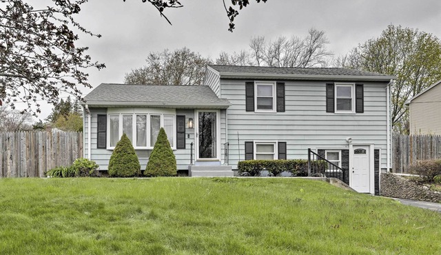 Mystic House w/ Fenced Yard < 2 Mi to Dtwn!