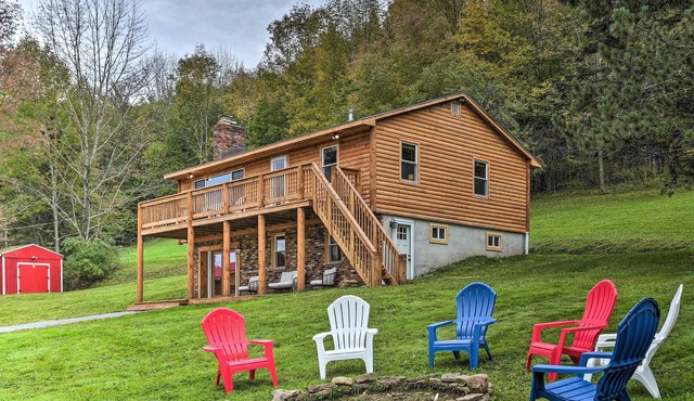 ‘Mystik Hilltop’ Home: 2 Mi to Crystal Lake!