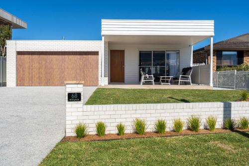 Myuna - beachfront pet-friendly coastal escape