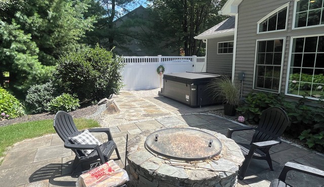 n 6-bedroom house in Saratoga suburbs - 12 minutes to downtown and the track