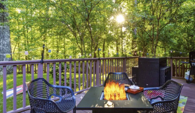N Atlanta Home - Game Room, Firepit, BBQ, Sleeps 9