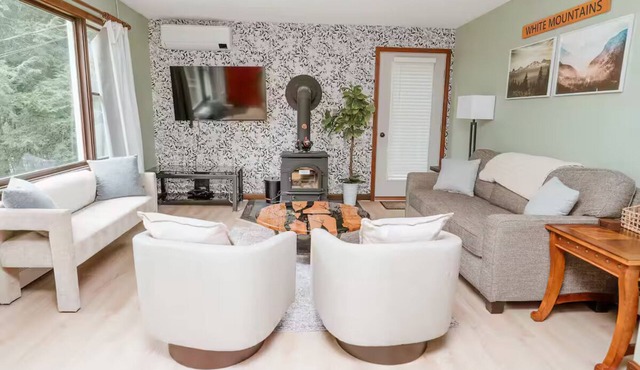 N Conway House - hot tub, arcade room, new sauna & minutes from downtown!