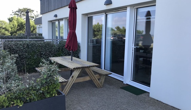 n ° 7 located on the seafront, SOUTH direct access to the beach