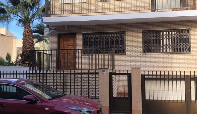 n House with private pool, air conditioning, near beach, bars and restaurants.