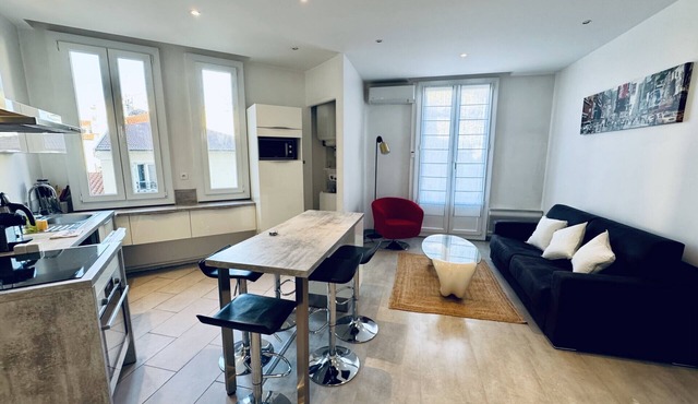 N&J - PALAIS LASCARIS - Port Area