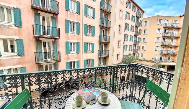 N&J - PLACE DU PIN - Port - Close Old Town