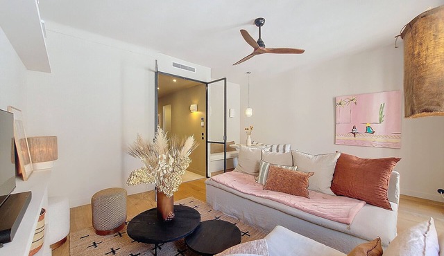 N&J - RIVIERA - Central - Near Beach