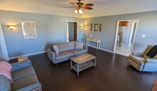 N. Jackson 3BR Oasis - Walk to Stores & Foodn
