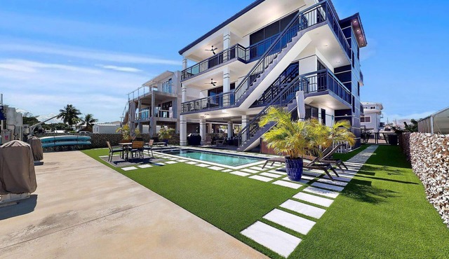 n“Luxury Canal-Front Home w Pool, Dock & Ocean Access Key Largo”