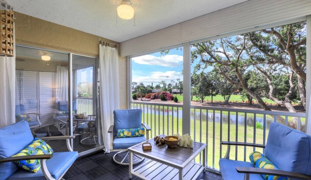 n Minutes to world class beaches and Marco Island. 3 mi to 5th Ave