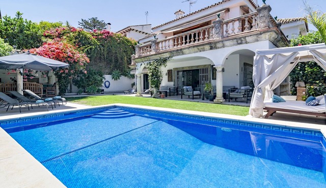 n n Stunning Mediterranean Villa in the heart of Marbellan
