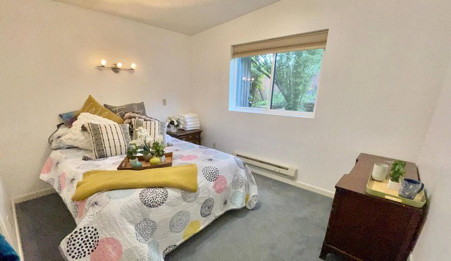 N Seattle home - Master Suite & Large living spaceN西雅图家-主卧套房和大型起居空间