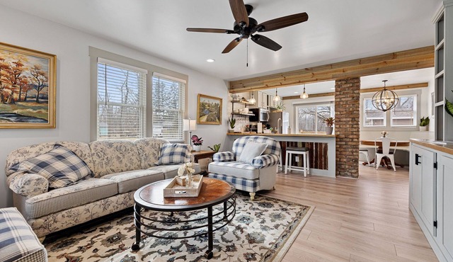 N Shore Bungalow-Close to St Joe, beaches, golf, wineries, 45 min to Notre Dame