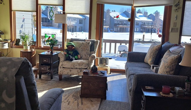 n Spacious 3-bedroom condo on Lake Largo in nice Green Bay, Wisconsin