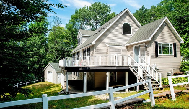 n12min Mount Snow -FAMILY SKI Vermont Getaway - Hot Tub- Game Room- Fire Pit