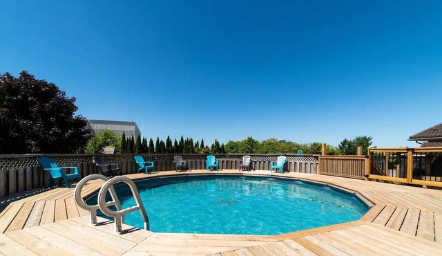 n5 Bedroom Private Villa! Heated Pool, HotTub, Fire Pit, Games Room!