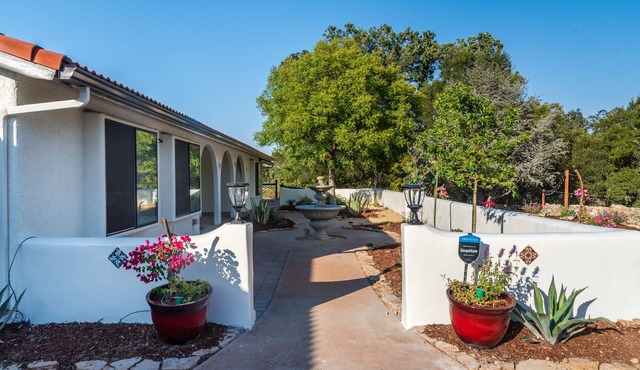 Na Hoku Ranch | Escape to Views, Starry Nights and Fire Pit!
