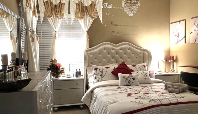 Nabor(6) cozy comfortable adorable stand-alone with private bathroom