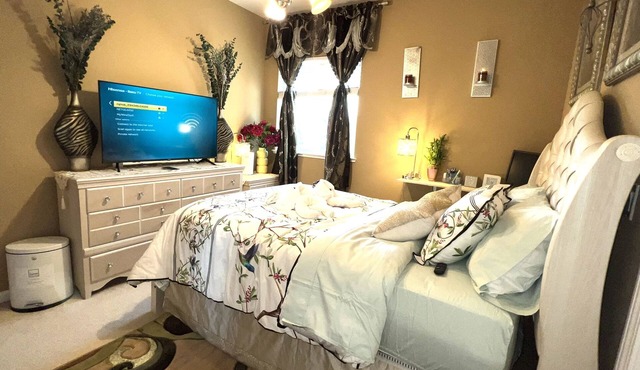 Nabor(9) private room with bath in clean & quite