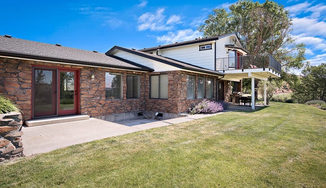 Naches orchard views, 45 min to White Pass skiing!