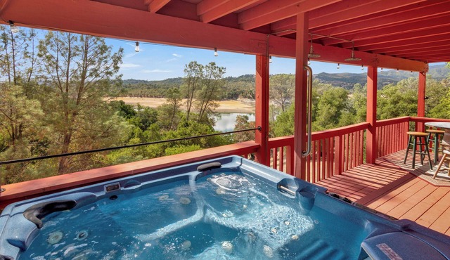 Naci Lakeview Retreat - Spa and Game Room!