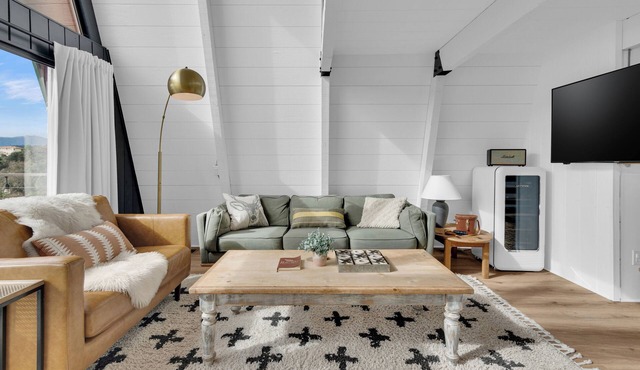 Naci Nest - Charming 2 bedroom plus loft Lake View home at Lake Nacimiento