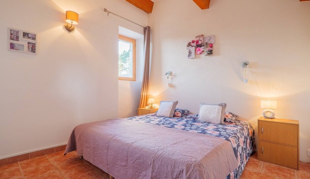 “Nacrée” Guest Room with Shared Terrace, Garden, and Wi-Fi