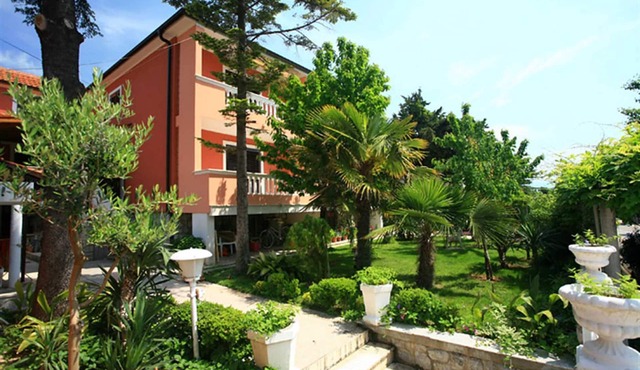 Nadica 1st floor - Charming 1BR Apartment for Two, Parking Available