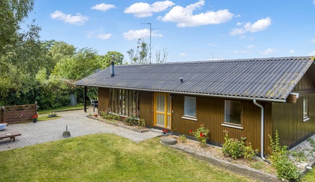 "Naema" - 500m from the sea by Interhome