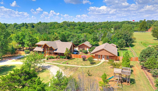 Naffcation Lodge OKC Cabin And Guest House Retreat On 5 Acres