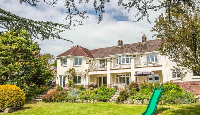 NAIRN, pet friendly, with hot tub in Braunton