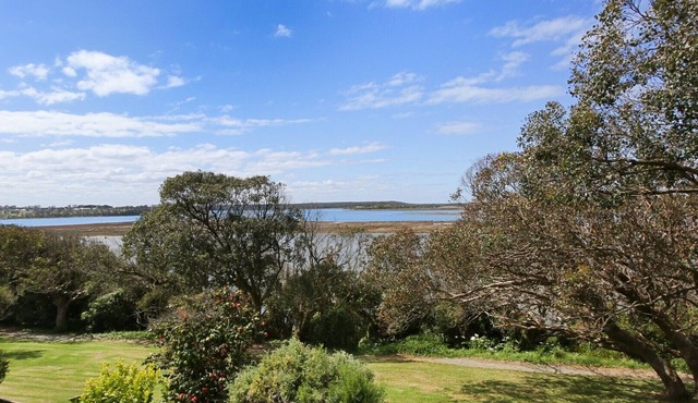 Nakarra | Spacious Family Beach Escape