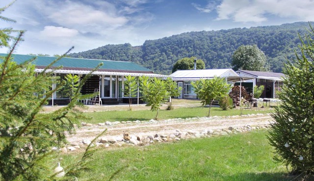 Nakhalenok Guest House