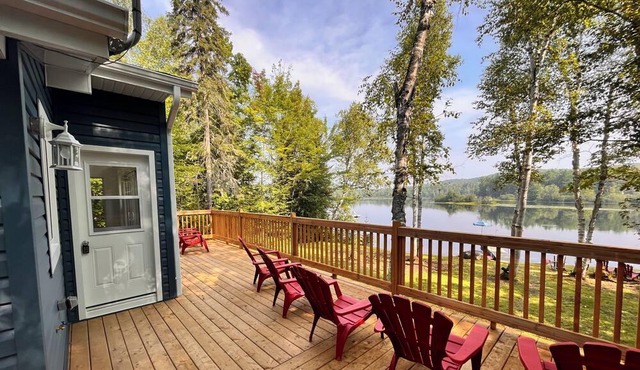NALA'S LAKEHOUSE RETREAT- WATERFRONT AND OVER 1 ACRE TREE LINED PRIVATE PROPERTY