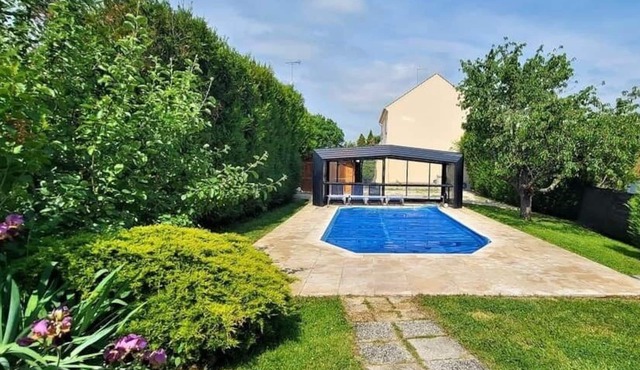 Nalan Johannisien, Maison piscine chauffée-Spa