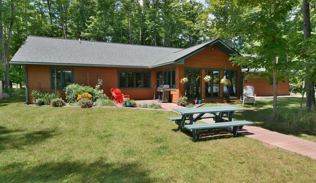 Namakagon Landing 4 Bedroom Home by RedAwning