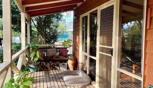 Namastayz is surrounded by mountains, 700m from pondage, Lake Eildon 5min drive