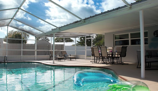 Namaste Getaway ☯ Heated Pool/Private Yard -17 mins to the beach!