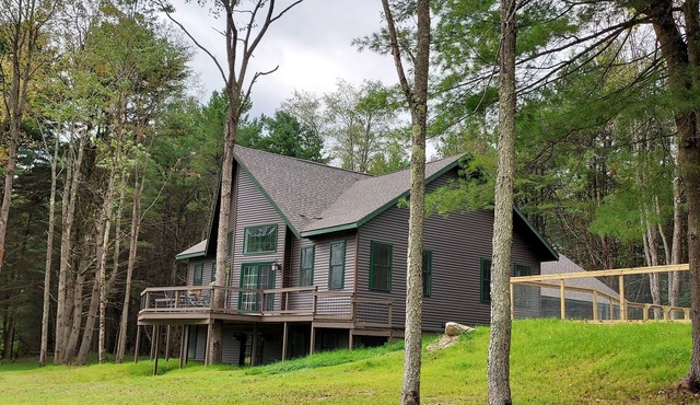 Name: Hill Side Country Setting. Heated Pool. 4 minutes to Dreams Park.