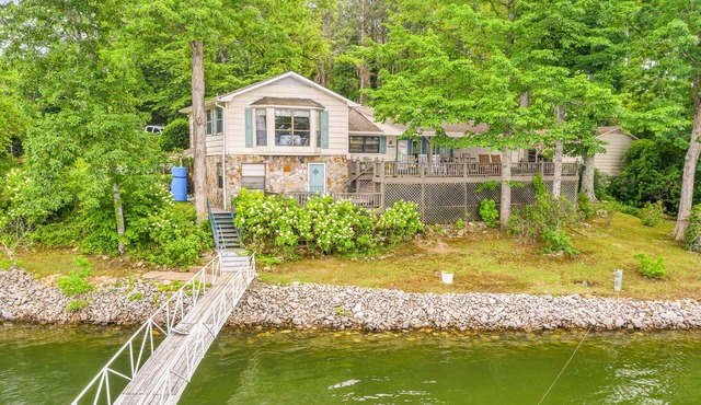 Nana's Lakehouse: 3 BR, 3 BA House in Jasper, Sleeps 10