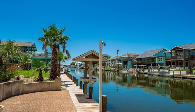 Nanas Cabana | Canal Views + Boat Dock!