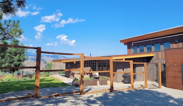 Nanasu-Set on 20 acres with Outstanding Views of the Methow!