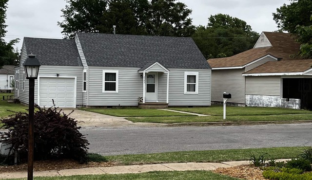Nancy Mae’s Cottage your home away from home, it’s all you need. Sleeps 6.