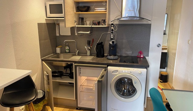 Nancy, Superb air-conditioned studio 3 minutes from Place Stanislas, WIFI, fitted kitchen