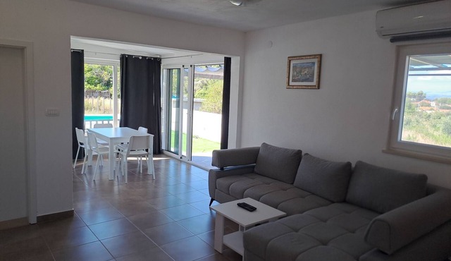 Nane Garden house with heated pool