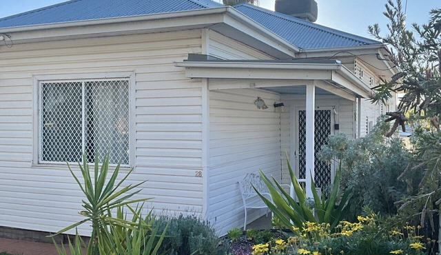 Nanna Margies Guest Home, Pet friendly Quality bedding and a cozy cottage garden