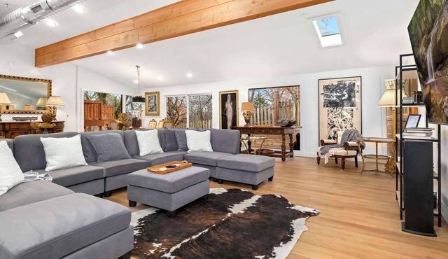 Nannas Blessing-Walkable to UofA Campus-Spacious