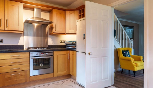 Nannycroft Cottage - Dog-friendly cottage with garden.