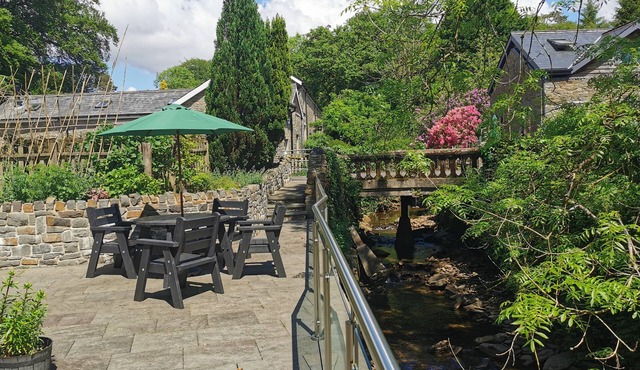 Nant y Plas - sleeps 2 guests in 1 bedroom